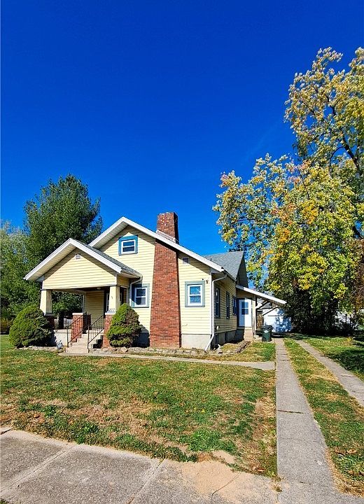 1st image of 207 Grand Ave