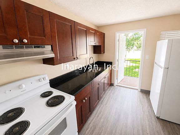 3rd image of 516 Sunset Dr Unit 8