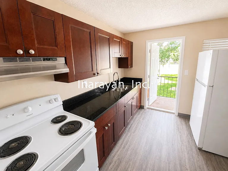 516-512 Sunset Drive — Photo 10