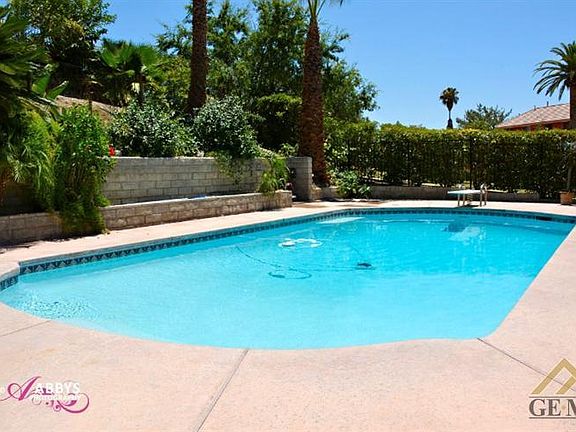 3rd image of 4011 Flintridge Dr