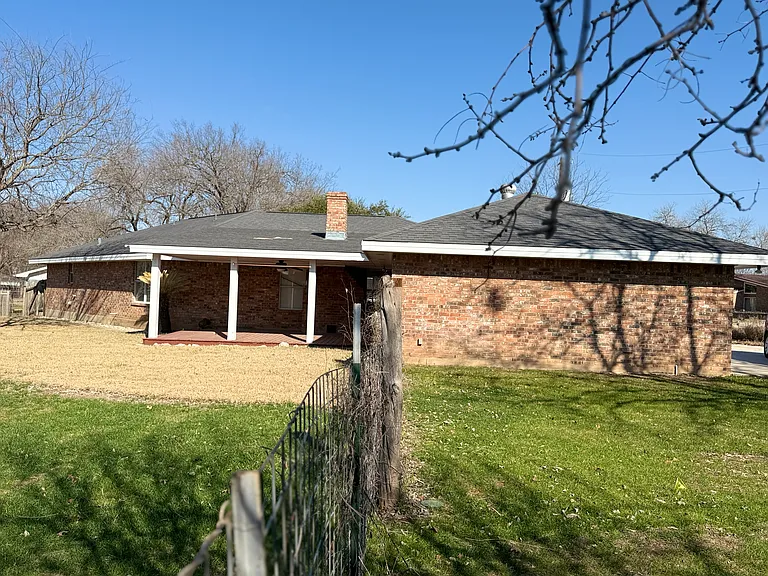 1301 Fieldcrest — Photo 4