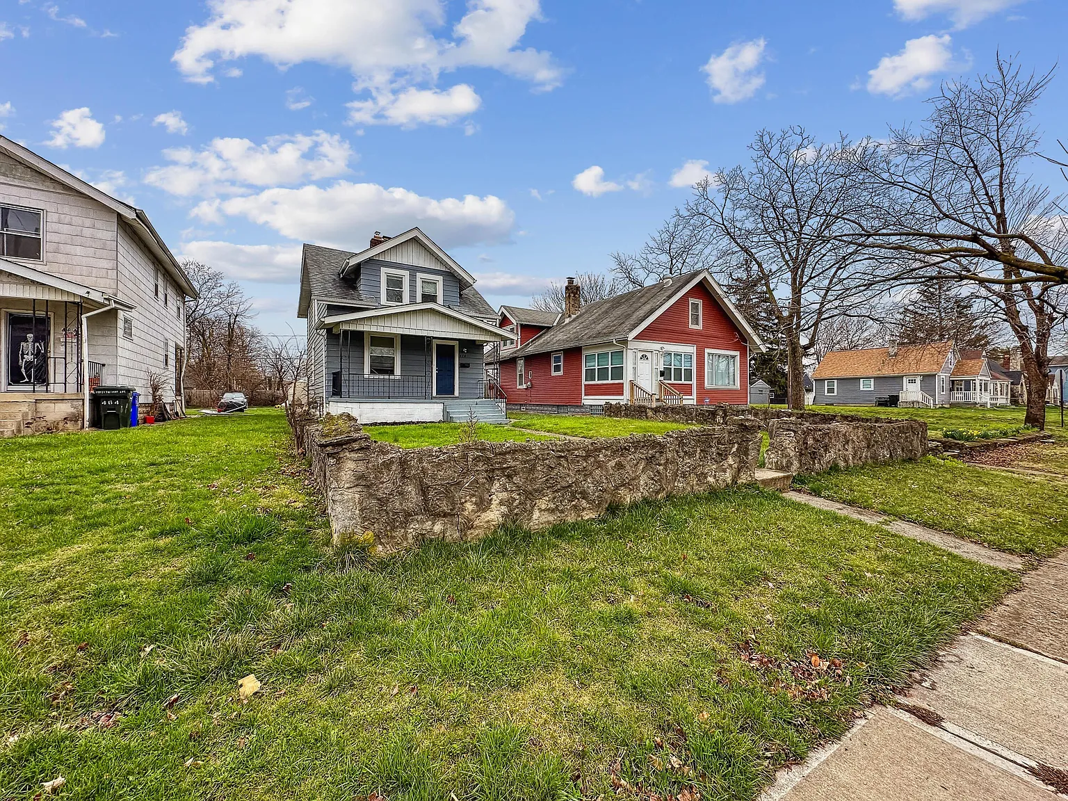 470 Whitethorne Ave photo 1