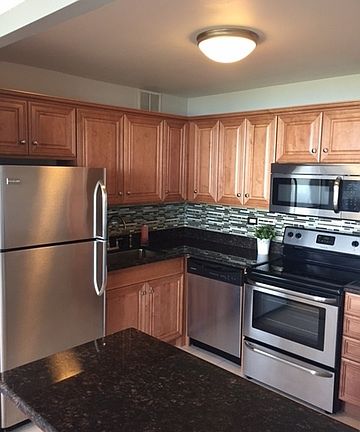 2nd image of 2626 N Lakeview Ave APT 1707