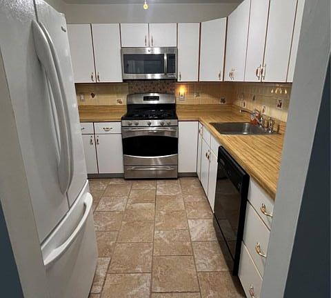 3rd image of 21 Sandy Hill Rd