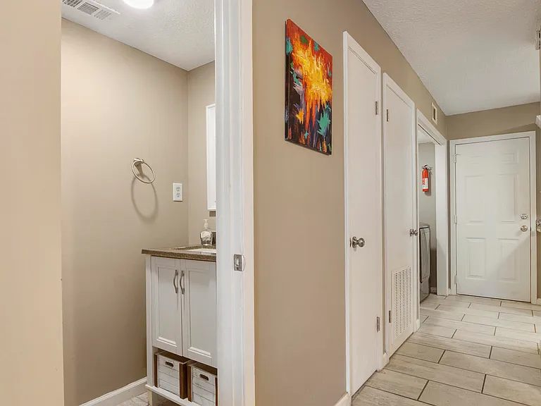2518 Johnson Dr — Photo 5