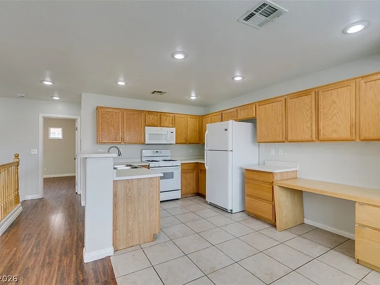 9911 Star Lake Ave — Photo 18