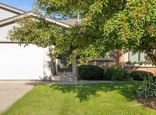 807 Harvest Dr, Holland, MI 49423