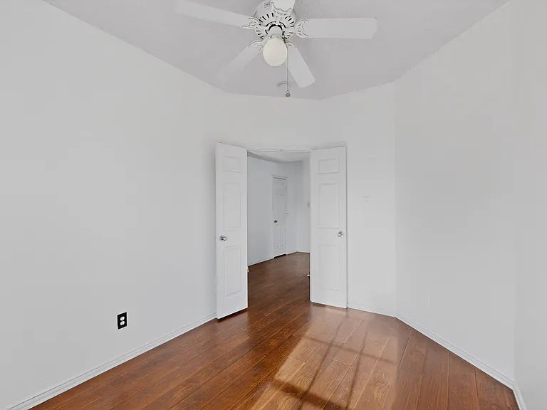 636 N Allen Rd — Photo 40