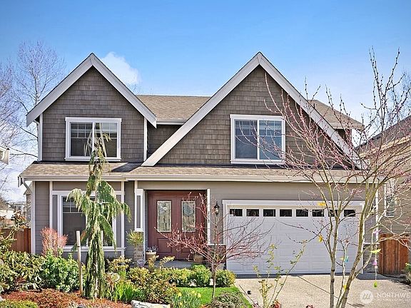 2nd image of 278 Vashon Place NE