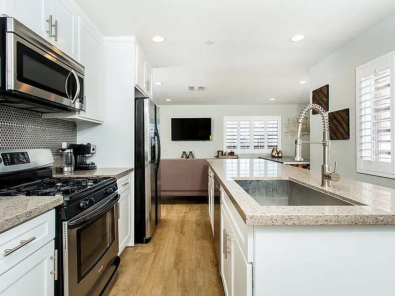 9009 S Normandie Ave — Photo 15