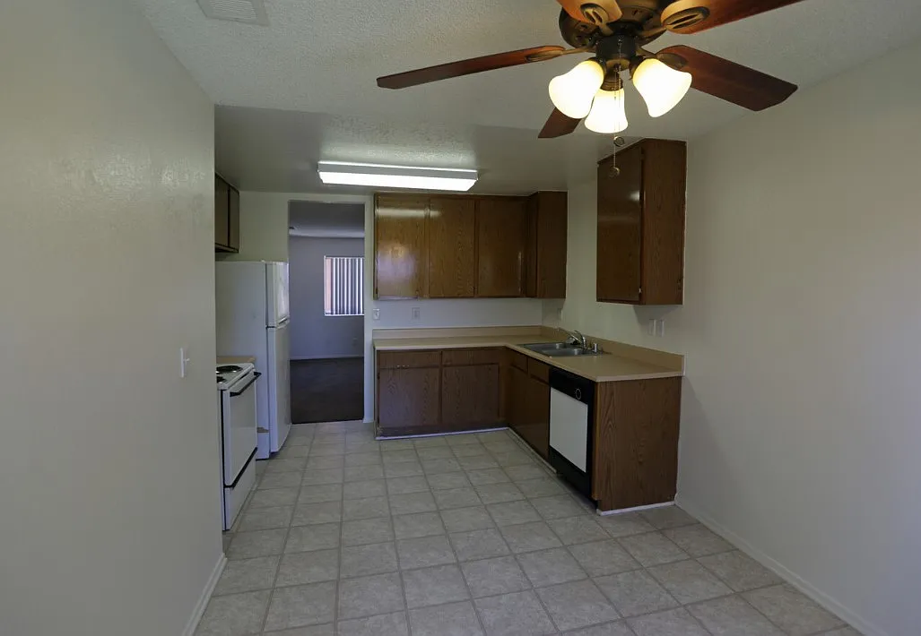 Sunset Pointe — Photo 1
