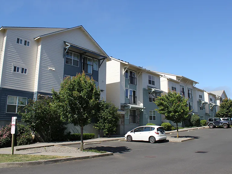 Yacht Club Apartments — Photo 4