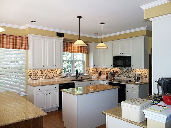 3rd image of 450 Brianna Cir