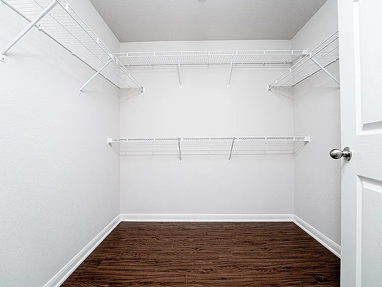 Cascadia Apartments — Photo 18