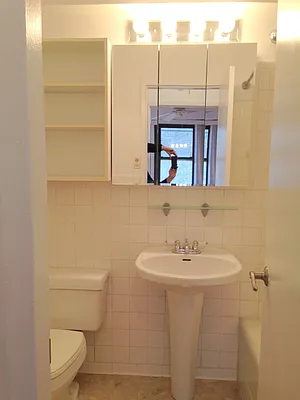 Sold by Manhattan Boutique Real Estate | media 15