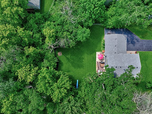 3rd image of 4466 Margaret St