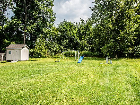 3rd image of 228 Essex Pl