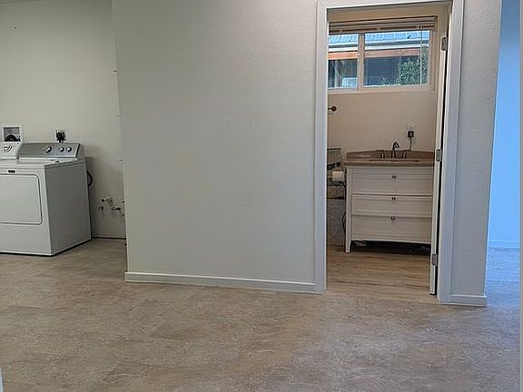5th image of 207 Fabrick St