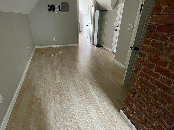 3rd image of 487 Van Cortlandt Park Ave Floor 3