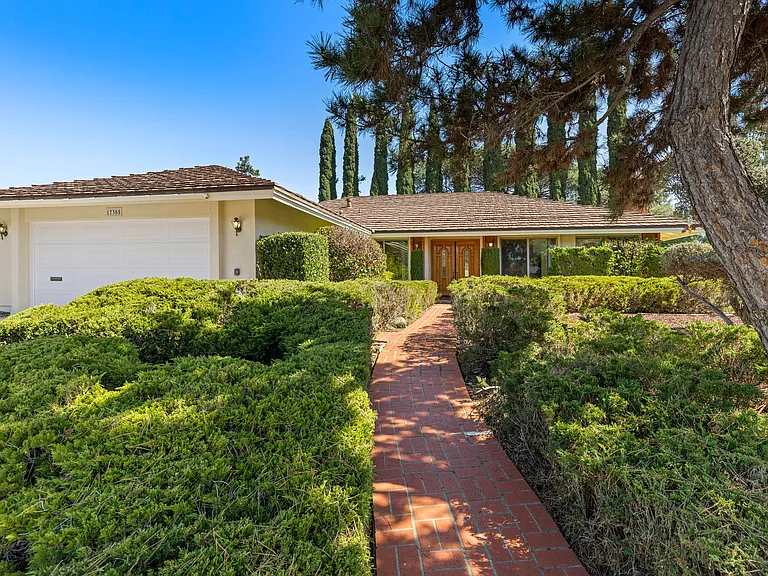 17305 Campillo Dr — Photo 2