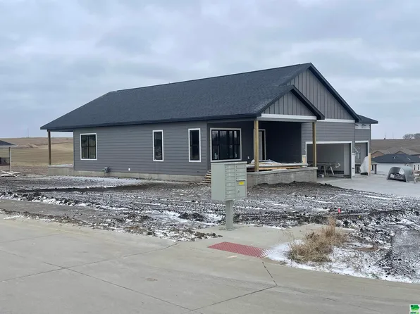 152 18th St SE, Le Mars, IA 51031