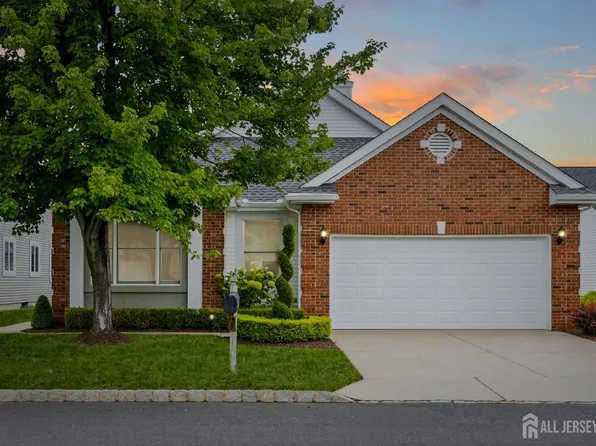 6 Westboro Ln, Monroe Township, NJ 08831