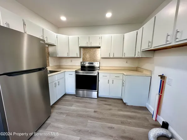 320 W Shawnee Ave, Plymouth, PA 18651