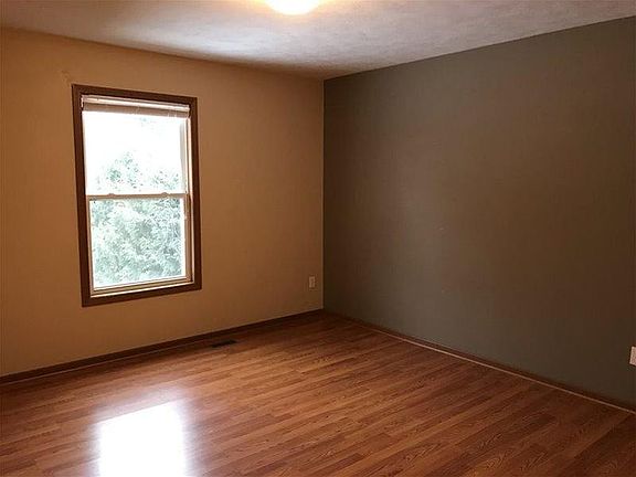 4th image of 8824 Lake Michigan Dr