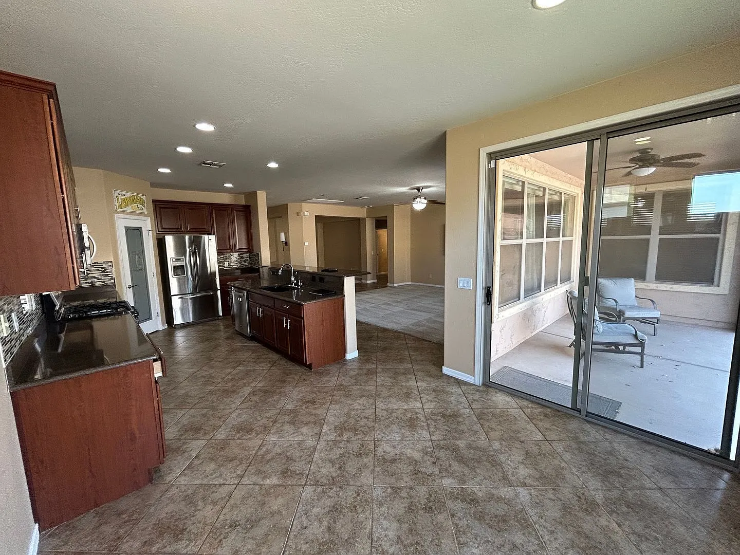 3 bed, 2.0 bath, 2197 sqft, $2,300 — Photo 3