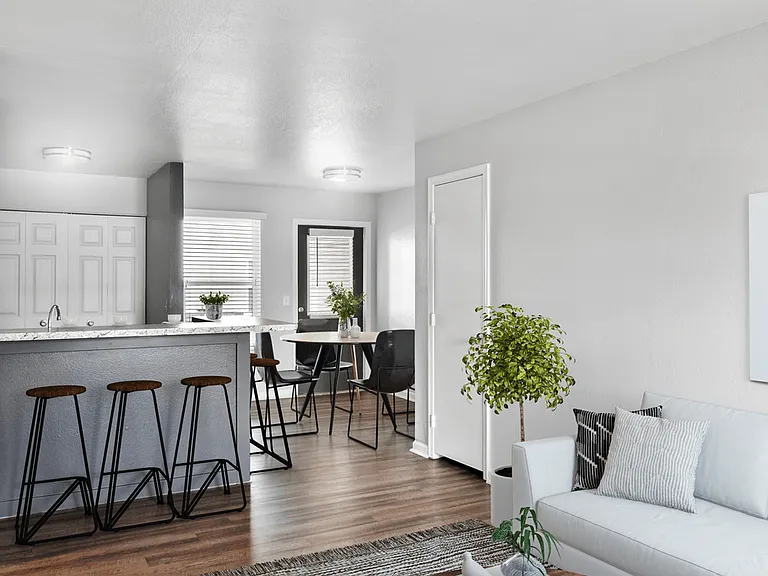 Cascade Apartments — Photo 4