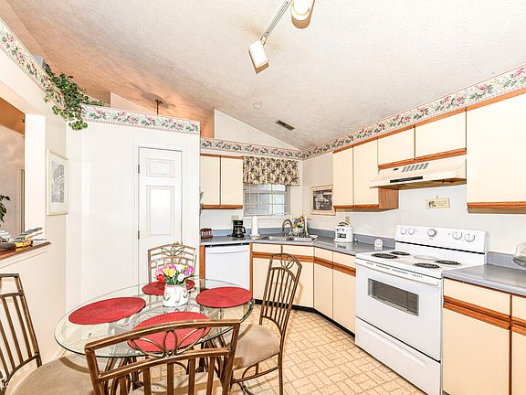 4th image of 9478 Colony Pointe East Dr