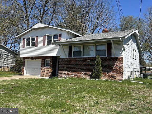 3rd image of 309 Belle Arbor Dr