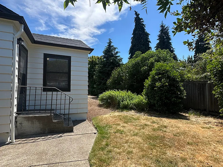 54 NW 30th St — Photo 30