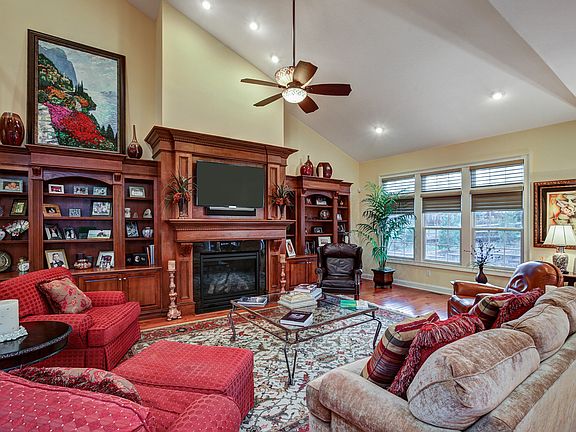 Great Rom & Custom Built-ins