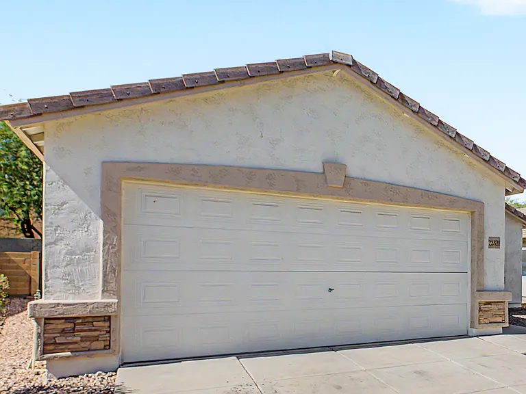 22820 W Papago St — Photo 7