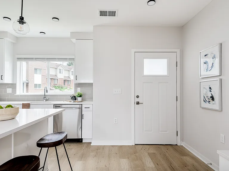 Highline Village Townhomes II — Photo 6