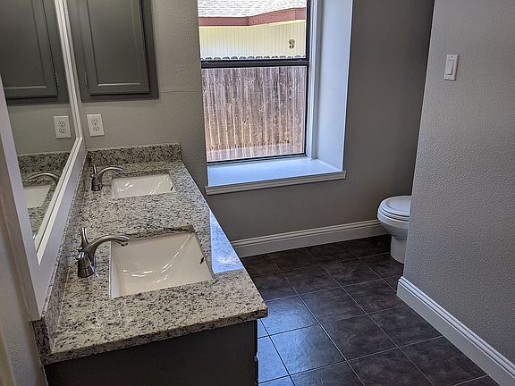 5th image of 411 Kalmia Dr