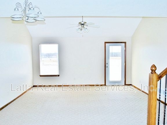 4th image of 1029 NW Willow Dr
