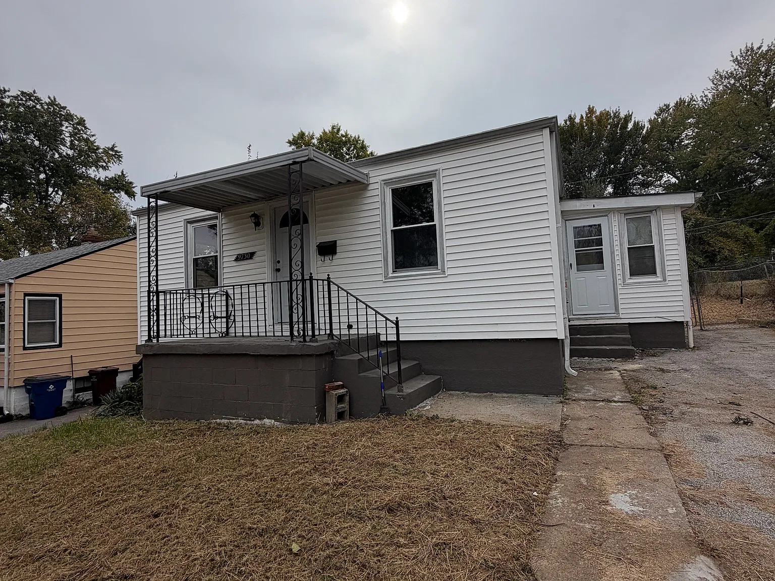 3 bed, 702 sqft, $1,600 — Photo 3