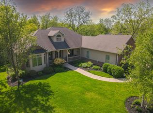 1021 Cooper Hawk Dr, Burlington, WI 53105