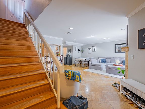 4th image of 7235 Balboa Blvd #C