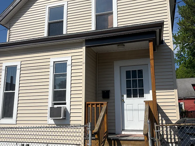 31 Hanover St #B — Photo 1