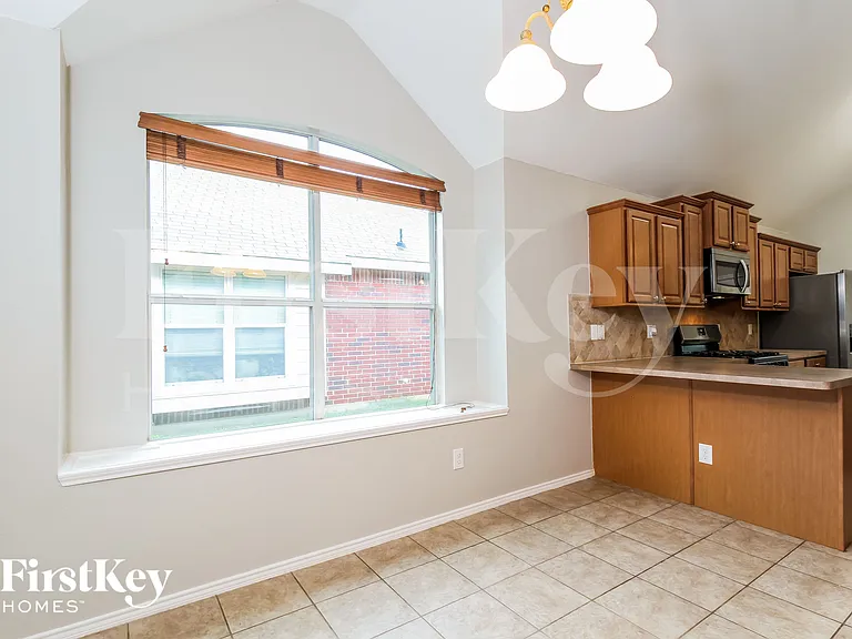 1233 Logan Dr — Photo 7