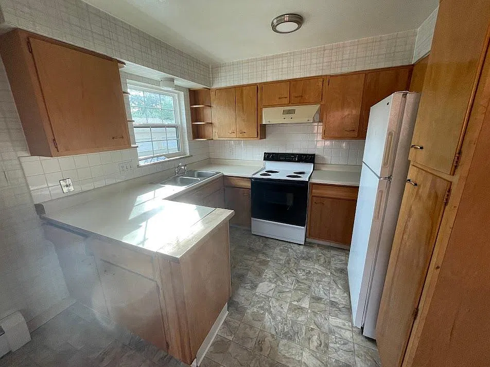 4505 Comanche Dr — Photo 2
