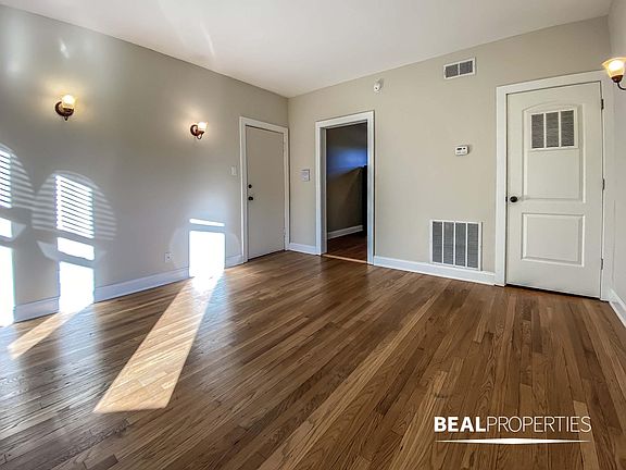 2nd image of 4034.5 N Ashland Ave #E22