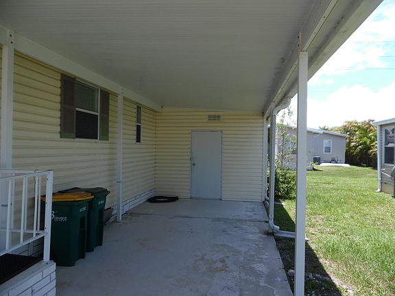 5th image of 7516 Niantic Ave