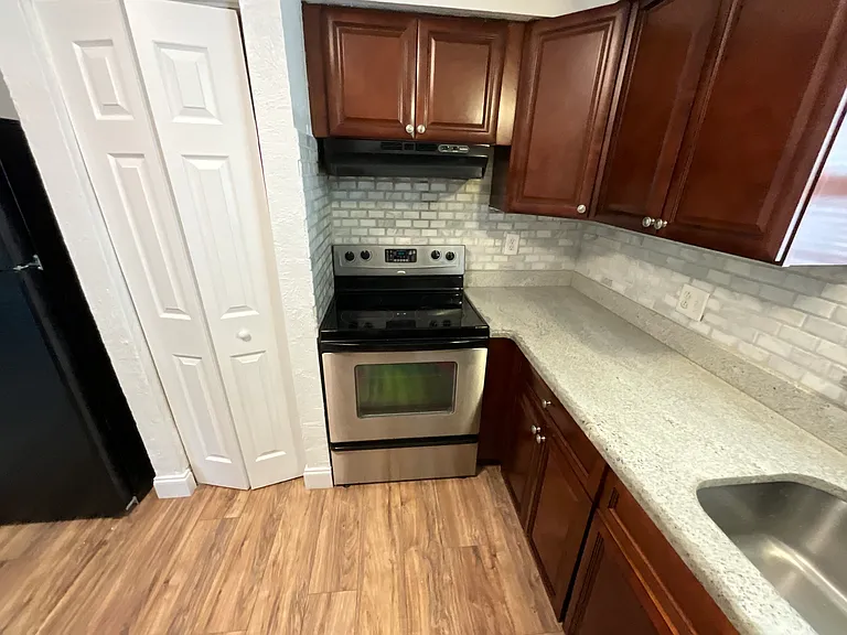 8804 78th Pl — Photo 11