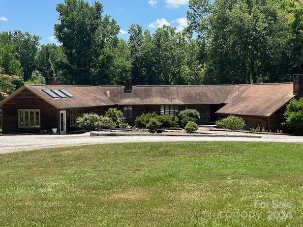 1363 Warrior Dr, Tryon, NC 28782