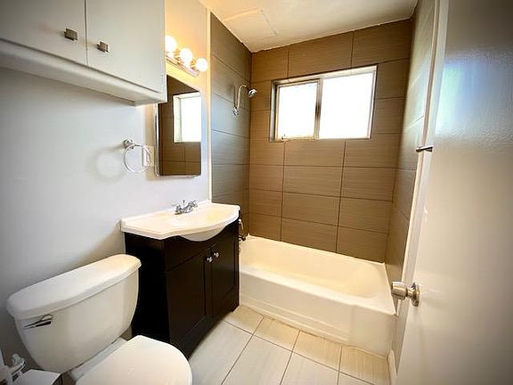 4th image of 1120 N Laurel Ave APT 6