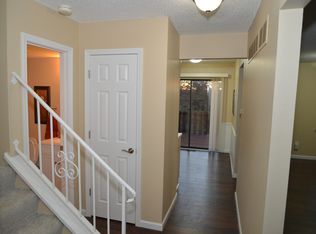 2425 Hiddencrest Ln, Ballwin, MO 63021